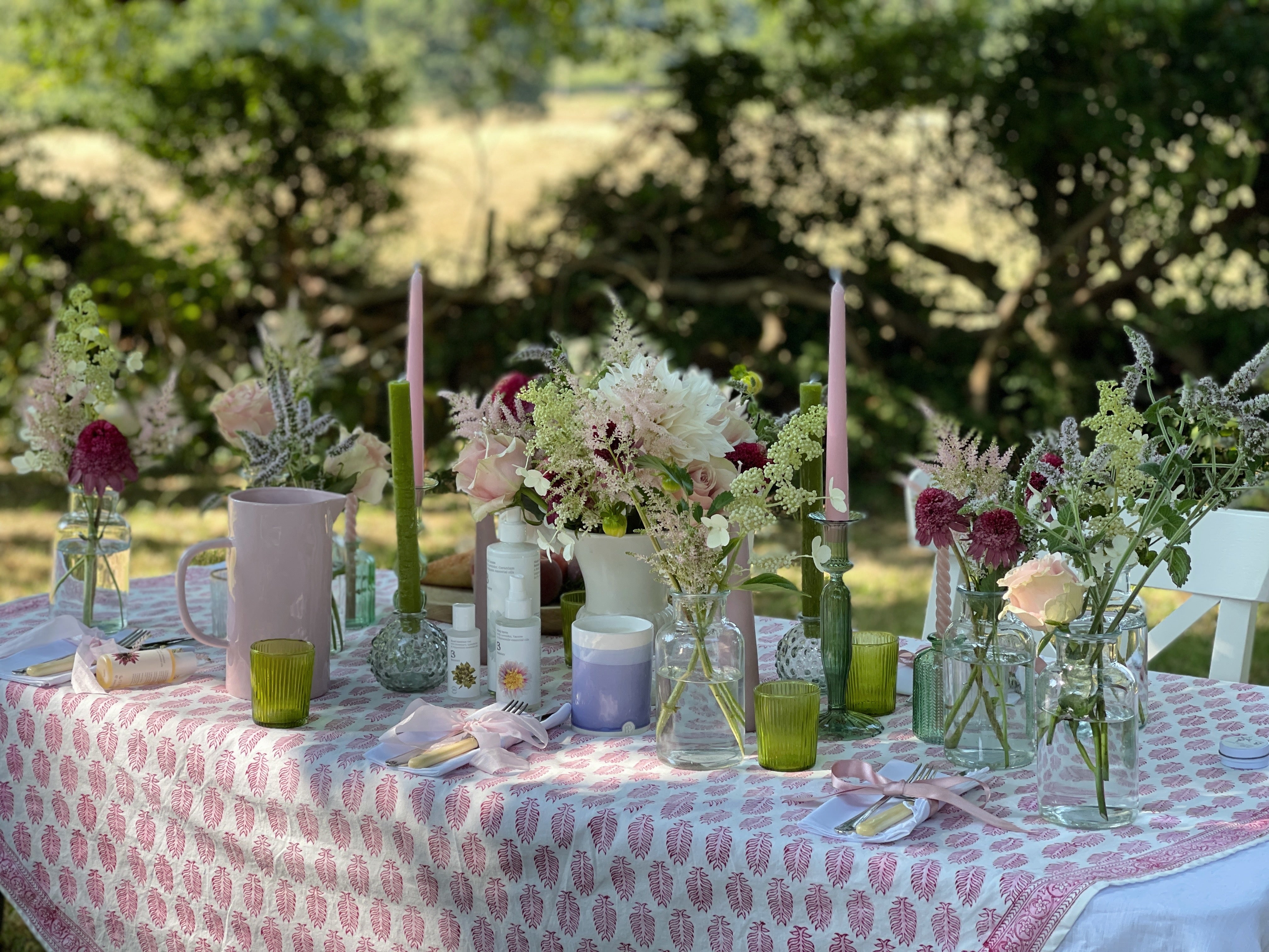 Creating a Floral Themed Tablescape with Pamplemousse – Bramley Products
